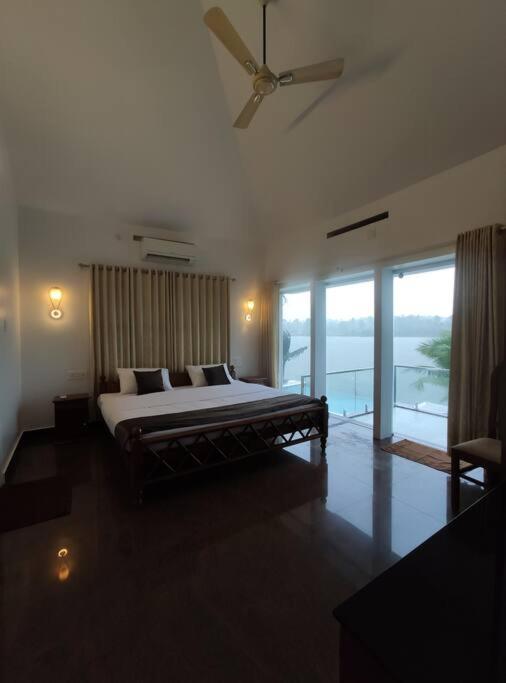 Riveria Portico - River Side 6 Bedroom Private Pool Bungalow North Paravur Buitenkant foto