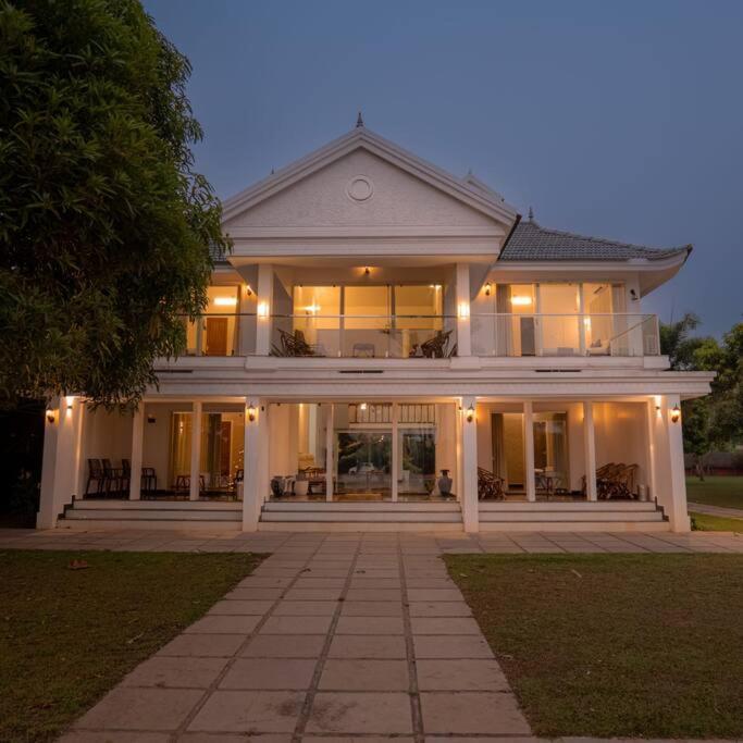 Riveria Portico - River Side 6 Bedroom Private Pool Bungalow North Paravur Buitenkant foto