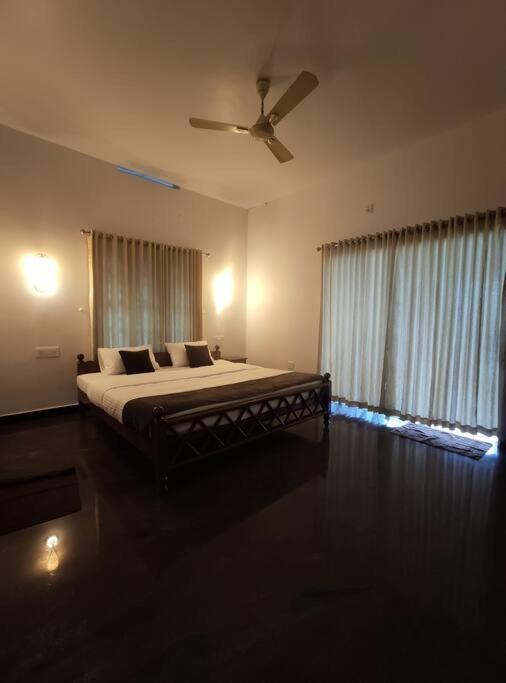 Riveria Portico - River Side 6 Bedroom Private Pool Bungalow North Paravur Buitenkant foto